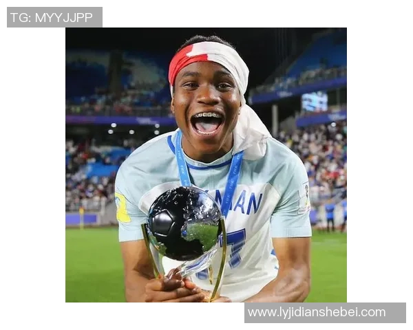 哈维西蒙斯的崛起与未来展望：年轻球员如何改变足球格局