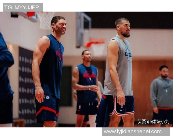 勇士与快船首轮对决揭幕战精彩回顾与赛后分析