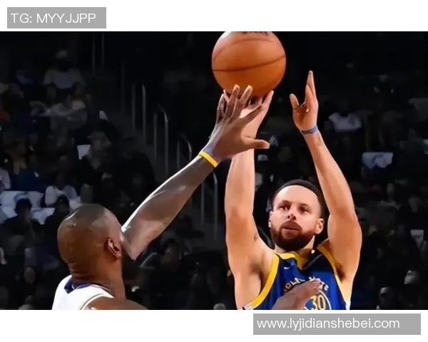 湖人勇士圣诞大战激情对决球迷热情高涨期待精彩瞬间 湖人勇士圣诞大战激情对决球迷热情高涨期待精彩瞬间