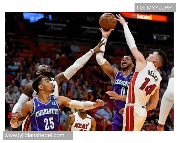 雷霆对阵黄蜂精彩比赛直播全程回顾与分析尽在此处